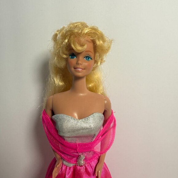 VINTAGE 1980 MATTEL HAPPY BIRTHDAY BARBIE DOLL 1ST EDITION - Picture 2 of 6